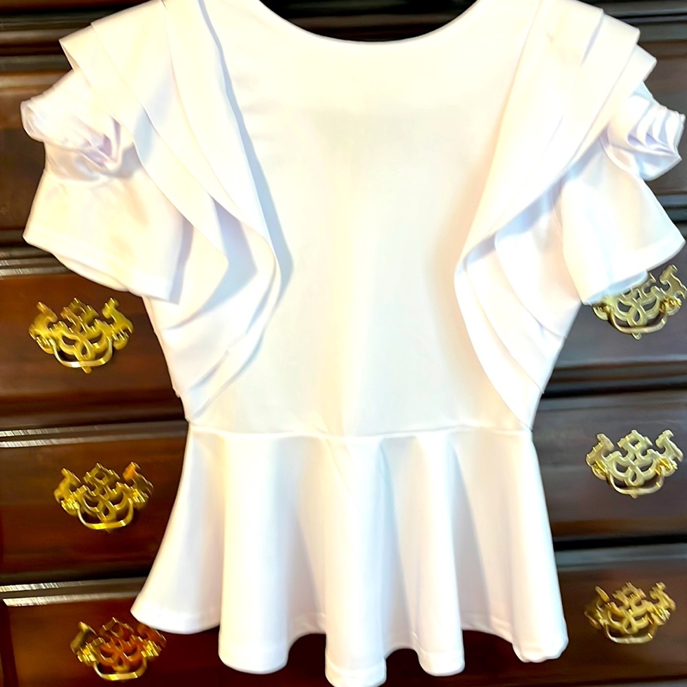 🖤AMAZON Brand Peplum Blouse🖤 Size SM, NWOT, Color-White, BEAUTIFUL TOP!!💋